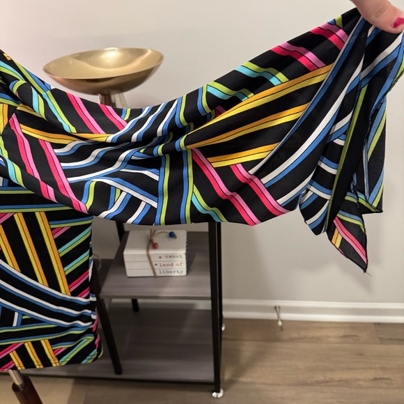 Erica Brooke Collection – Multicolor Geometric Tunic Top (Plus 3X / 26W–28W) - Picture 2 of 8